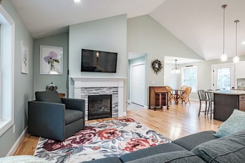 Living Area- Open and Airy!