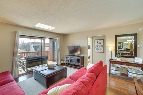 Branson Vacation Rental | 2BR | 2BA | 1,207 Sq Ft | Stairs to Enter