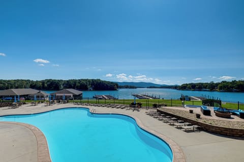 Huddleston Vacation Rental | 2BR | 2BA | 1,290 Sq Ft