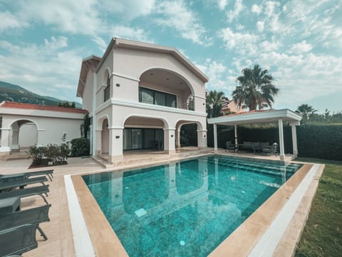 Comfort Villa | Pool | Seasonal outdoor pool