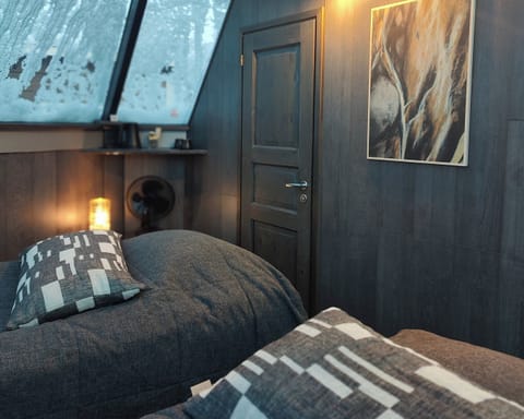 Twin Glass Igloo (warm room) | Individually decorated, free WiFi, bed sheets