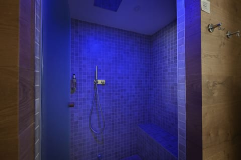 Deluxe Double or Twin Room, Balcony, Mountain View | Spa | Sauna, hot tub, steam room, hot stone massages, deep-tissue massages