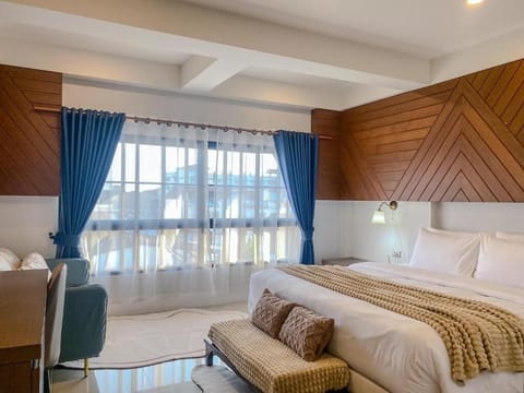 Deluxe Double Room | In-room safe, desk, laptop workspace, free WiFi