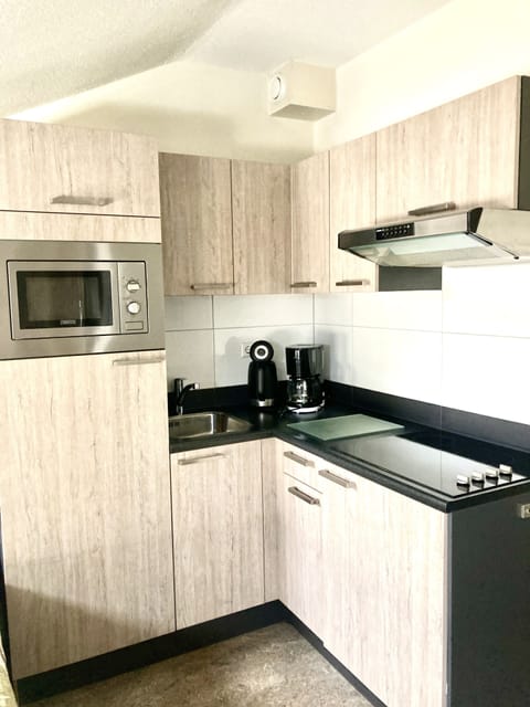 Studio (3rd floor) | Private kitchen | Fridge, microwave, stovetop, espresso maker