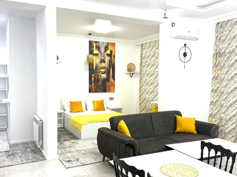Classic Apartment | Desk, laptop workspace, free WiFi