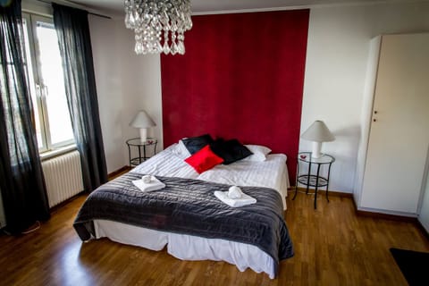 Quadruple Room | WiFi (free), bed sheets