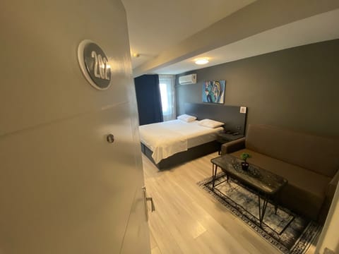 Basic Studio Suite | Living area | Printers