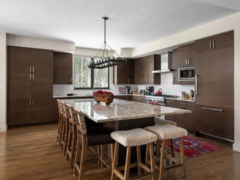 House, 6 Bedrooms | Private kitchen | Coffee/tea maker