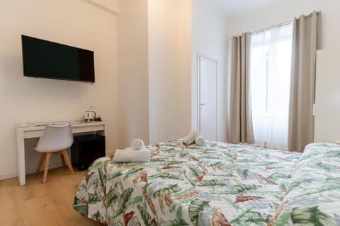 Superior Double Room, Non Smoking, Courtyard View | Iron/ironing board, free WiFi