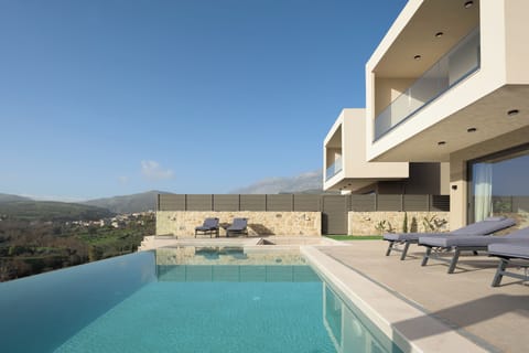 Apolonia Villa Pool Terrace, a 35 m² infinity pool paired with a children’s pool