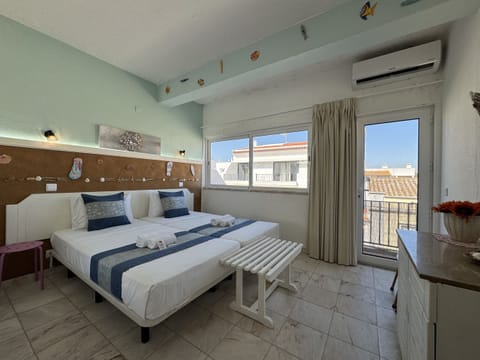 1 bedroom, bed sheets