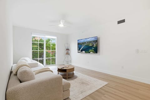 Bright, newly renovated condo in CityPlace, downtown West Palm Beach