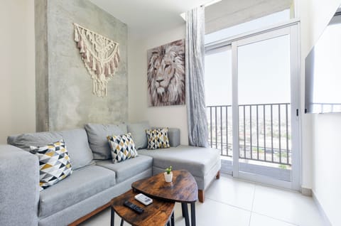 Classic Suite, City View | Living area | Smart TV