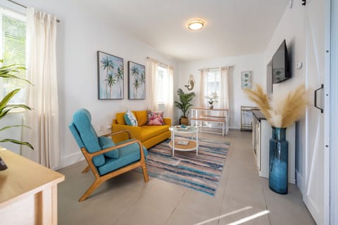 Tastefully decorated apartment ideal for a vacation/work trip. 