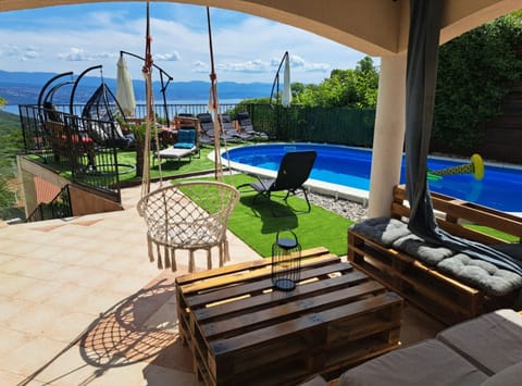 House (Five Bedroom Holiday Home With Pool) | Exterior