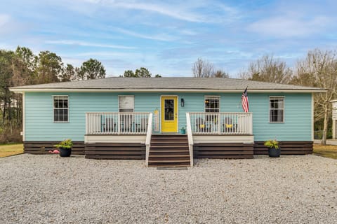 Waveland Vacation Rental | 6BR | 2BA | 2,000 Sq Ft