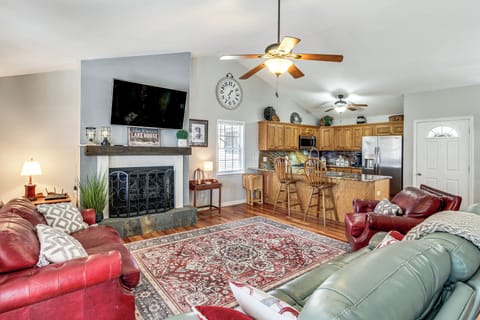 Scottsboro Vacation Rental | 3BR | 2BA | 1,650 Sq Ft