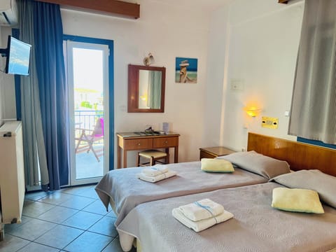 Studio, Sea View | In-room safe, desk, blackout drapes, soundproofing