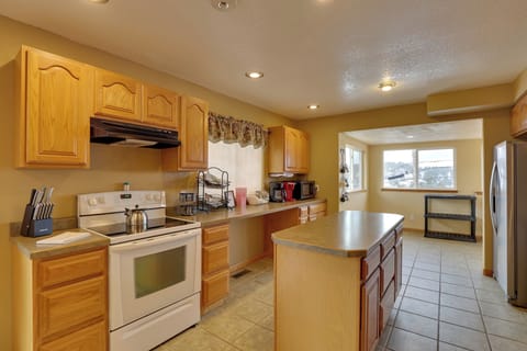 Kitchen | Main Level