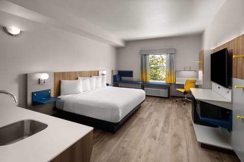 Suite, 1 King Bed, Mobility Accessible, Non Smoking | WiFi