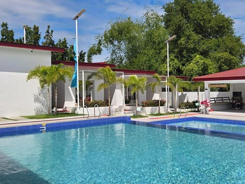 15 outdoor pools