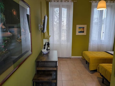 Basic Twin Room | Desk