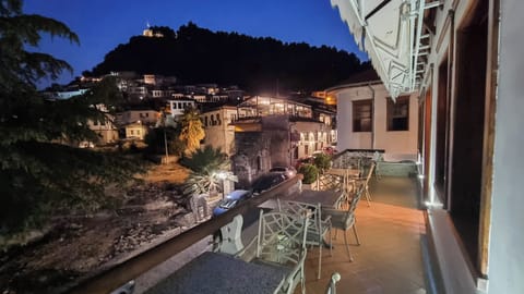 Deluxe Double Room | Outdoor dining