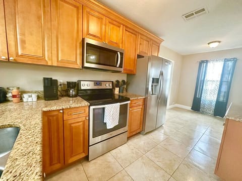 Create unforgettable meals in this beautifully designed, fully equipped kitchen, where style meets functionality. Large windows fill the room and offers serene views of the lake: making moments  from morning coffee to sunset gatherings feel special.