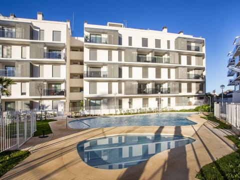 Apartment, Condominium, Urban Design, Mixed-Use, Balcony, Shade, Hotel