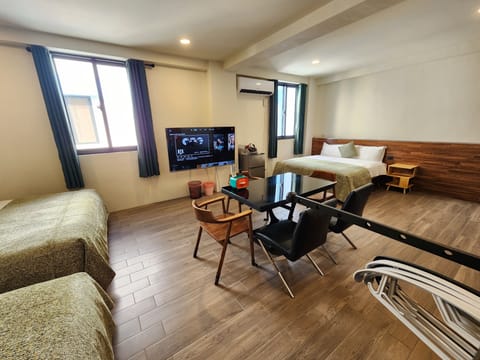 Family Room | Free WiFi
