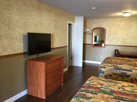 Desk, WiFi (free), bed sheets