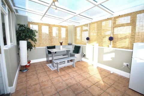 Bungalow, 3 Bedrooms, Patio, Garden View | Dining