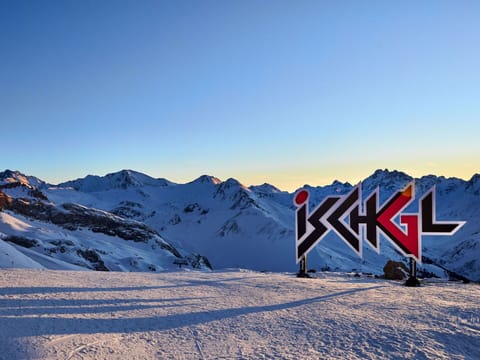 Snow, Mountain, Winter, Glacial Landform, Terrain, Mountain Range, Geological Phenomenon, Alps, Ice Cap, Slope