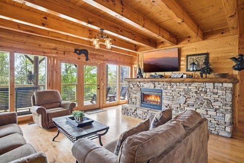 Cabin, 4 Bedrooms | Living area | Smart TV