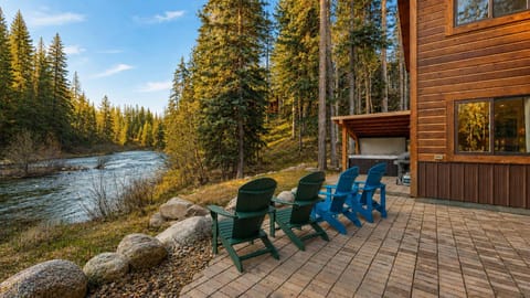 Patio directly on the Payette River