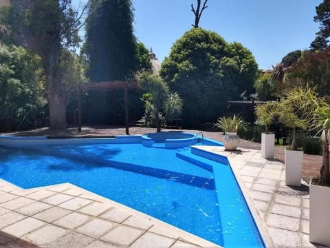 10 outdoor pools