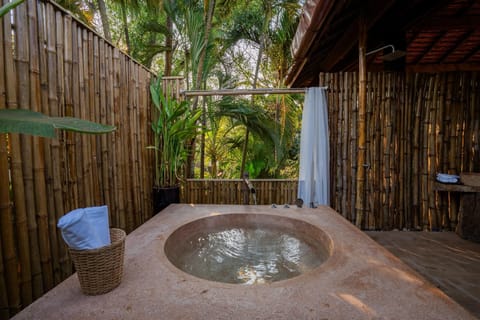 Deluxe Suite, Garden View | Bathroom | Bidet