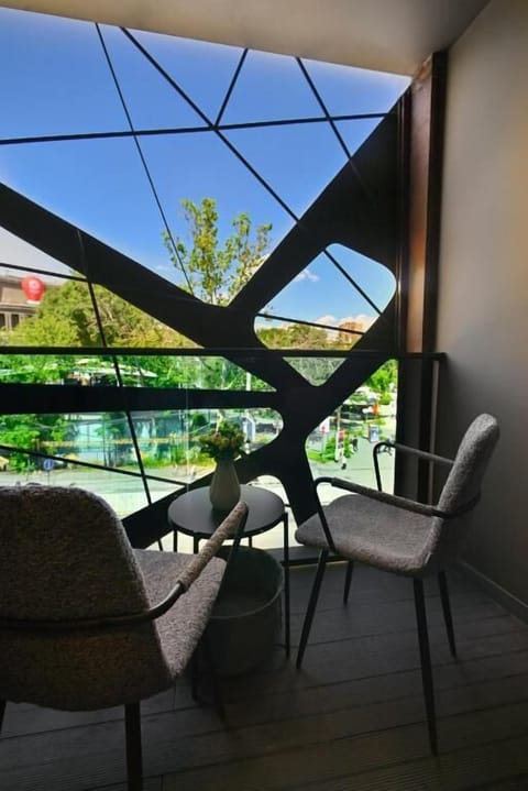 Deluxe Double or Twin Room, Balcony, City View | Interior