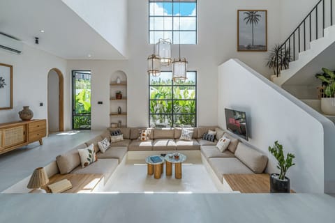 Family Villa, Pool View | Living area