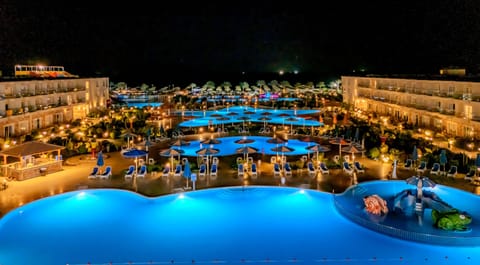 15 outdoor pools, open 8:00 AM to 5:00 PM, pool umbrellas, sun loungers