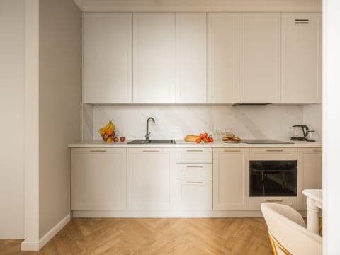 Comfort Apartment, 2 Bedrooms | Private kitchen | Fridge, microwave, stovetop, cookware/dishes/utensils