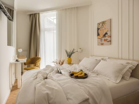 Classic Apartment, 3 Bedrooms, City View | Iron/ironing board, free WiFi