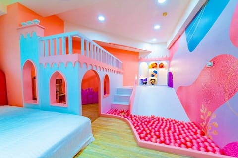 Romantic Quadruple Room | Desk, free WiFi