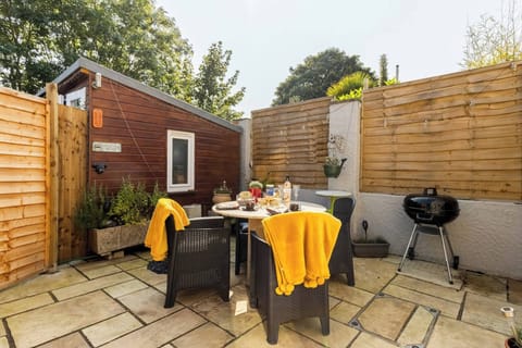 Apartment, 1 Bedroom, Balcony, Garden View | Outdoor dining