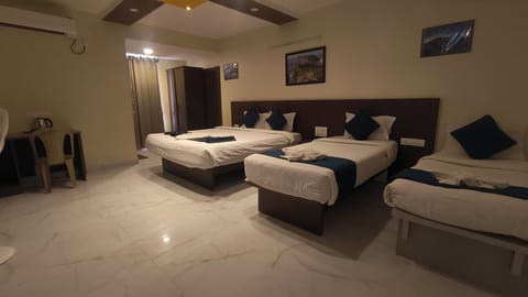 Family Quadruple Room | Premium bedding, memory foam beds, desk, laptop workspace
