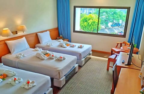 Triple Room, 3 Twin Beds | In-room safe, desk, blackout drapes, WiFi (free)