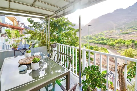 Spacious terrace with dining & lounge areas. Inside: well-equipped kitchen, comfy sleeping with double bed (splits to 2 singles) & sofa bed. Access via steps, street parking available.