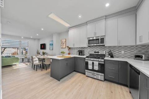 Fully equipped kitchen with everything you need for easy home cooked meals.