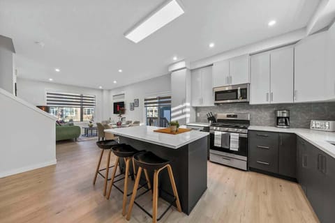 Fully equipped kitchen with everything you need for easy home cooked meals.