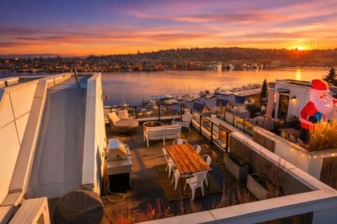 Where city views meet calming waters, enjoy it all from your own balcony.